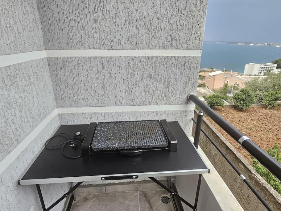 Cozy With A View Over The And Sea * Vlorë